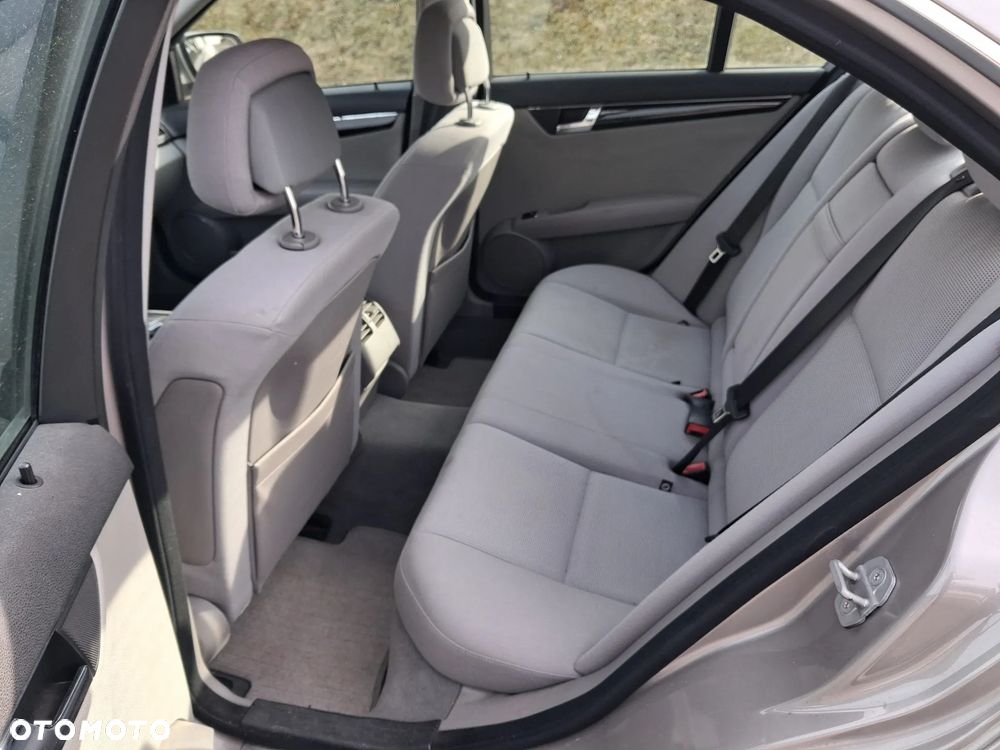 Mercedes-Benz Klasa C 220 CDI DPF Automatik Avantgarde - 20