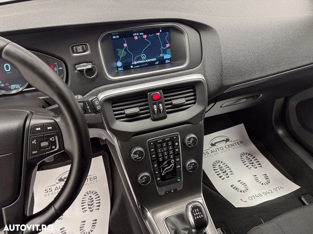 Volvo V40 D4 Kinetic - 24