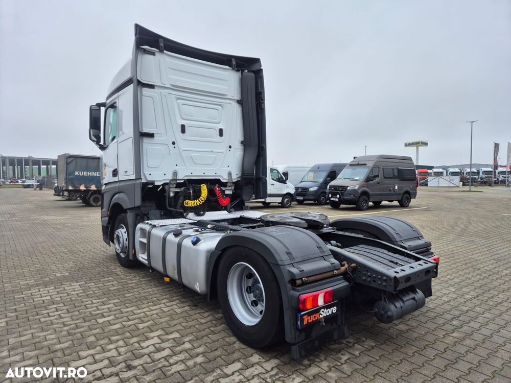 Mercedes-Benz Actors 1845 - 3