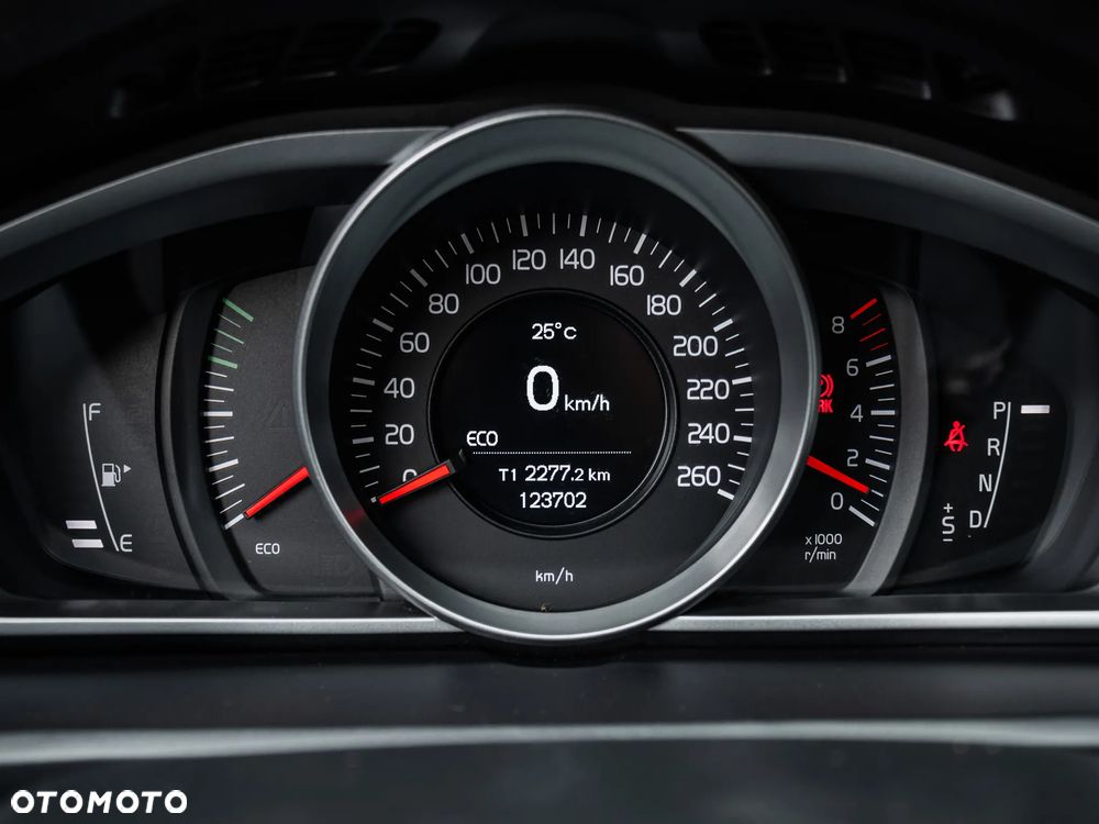 Volvo V40 T2 Drive-E Momentum - 19