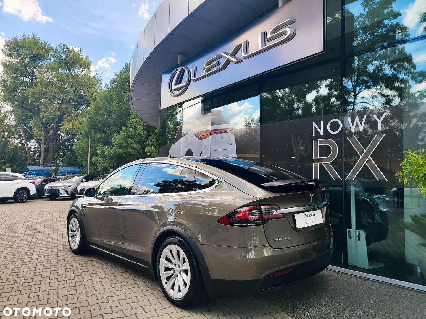 Tesla Model X 90 D - 8