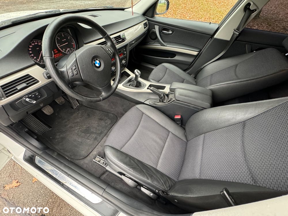BMW Seria 3 316d Edition M Sport Shadow - 33