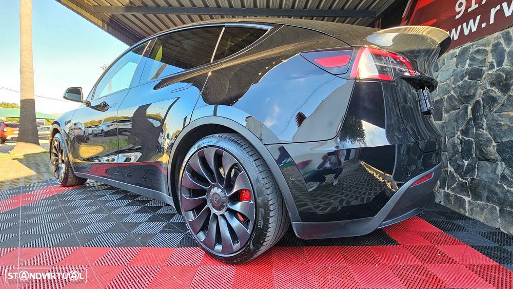 Tesla Model Y Performance Dual Motor AWD - 17