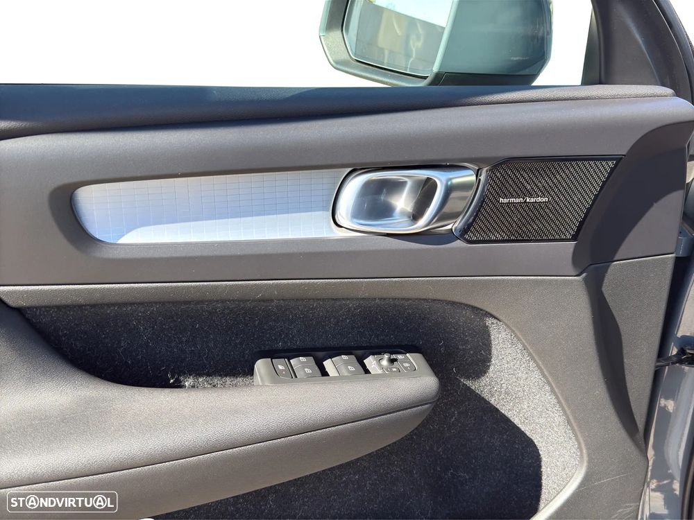 Volvo XC 40 T5 Twin Engine DKG Momentum Pro - 19