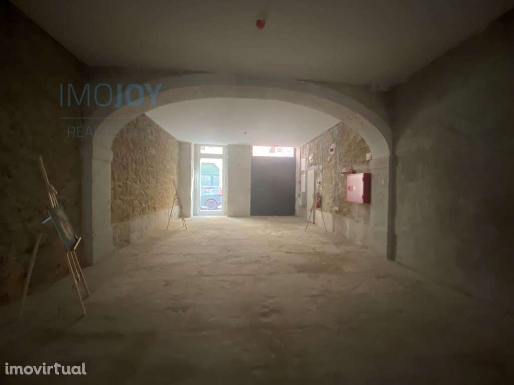 Espaço para transformar num Estabelecimento Comercial na Rua da Mad... - Grande imagem: 3/29