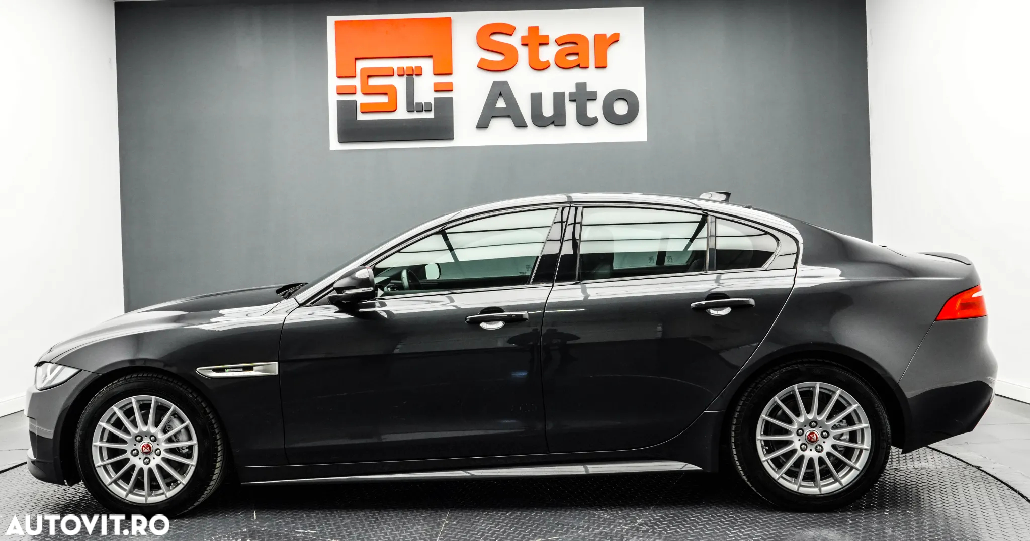 Jaguar XE 2.0 R-Sport - 10