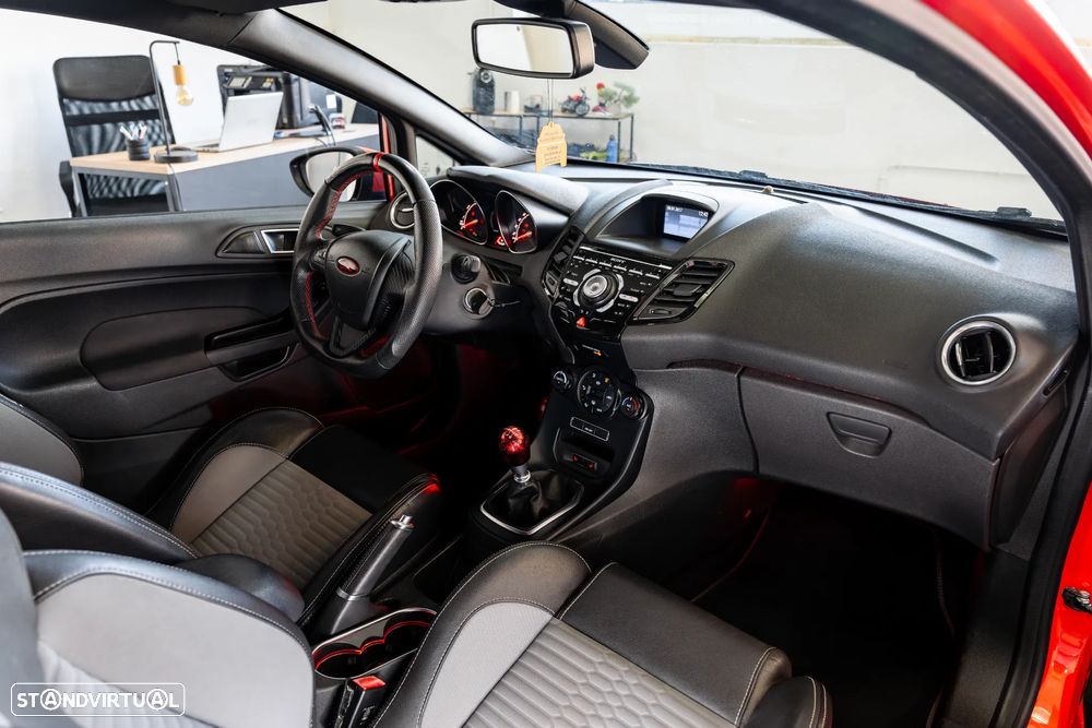 Ford Fiesta 1.6 T ST - 25