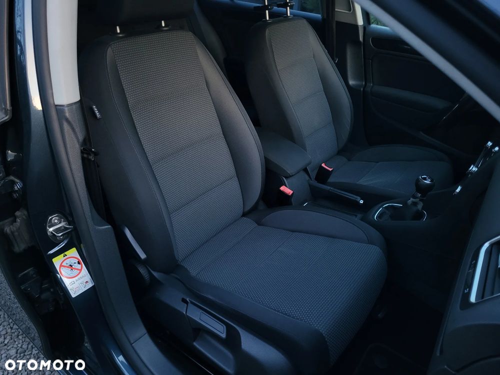 Volkswagen Golf - 10