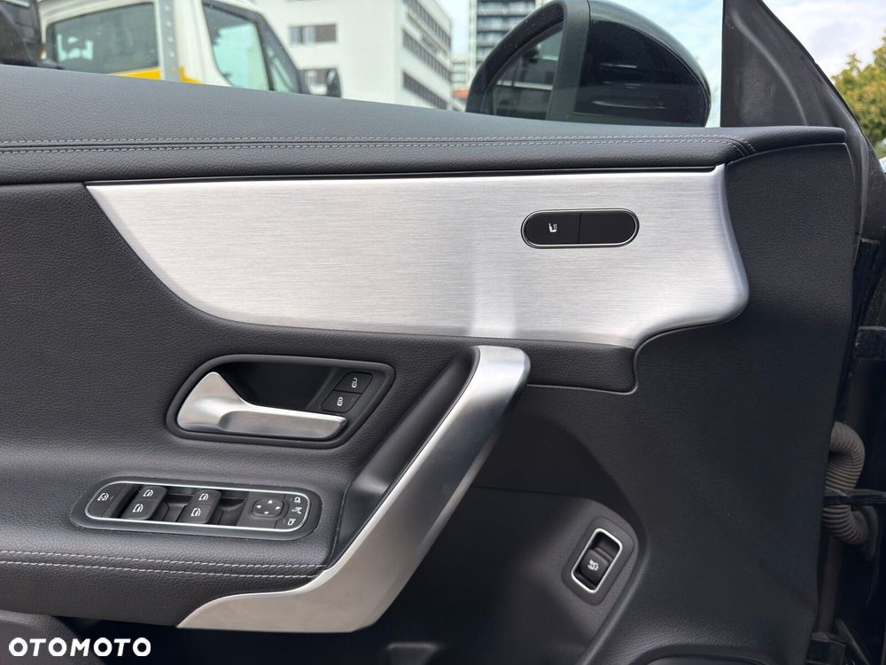 Mercedes-Benz CLA 200 7G-DCT - 13