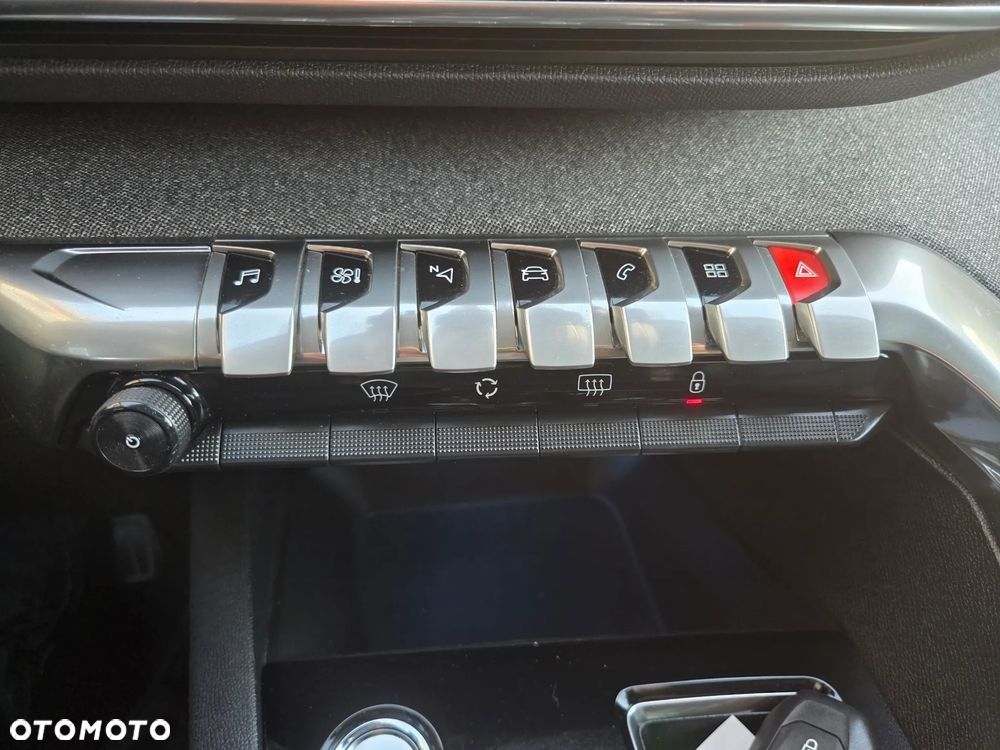 Peugeot 3008 BlueHDi 130 Stop & Start EAT8 Allure Business-Paket - 24