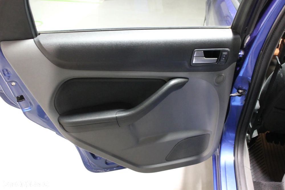 Ford Focus 2.0 Ghia - 17