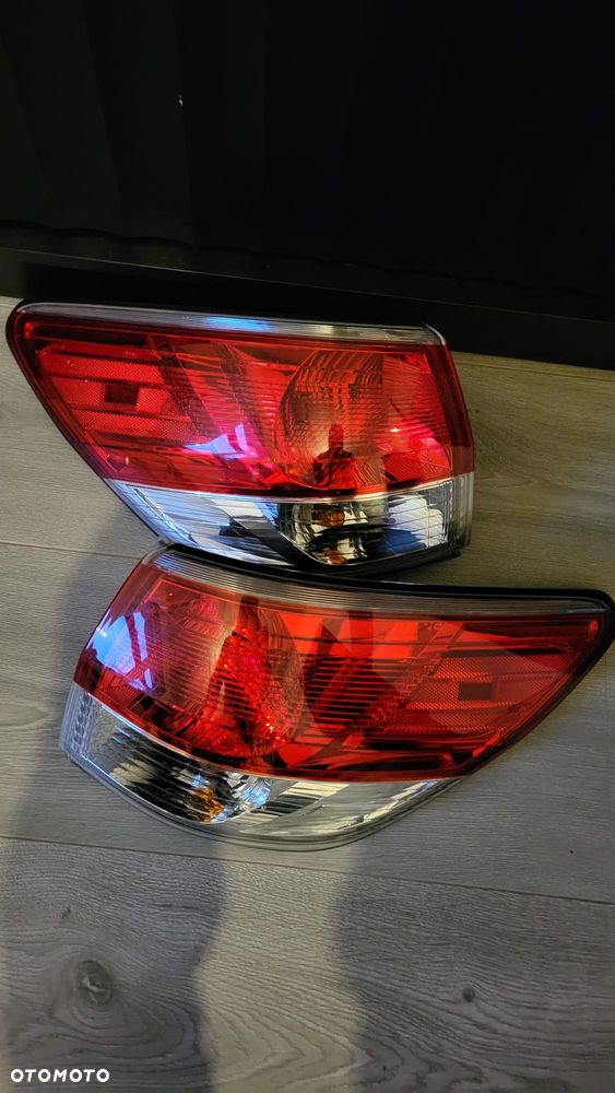 Nissan pathfinder r52 lampy tył - 2