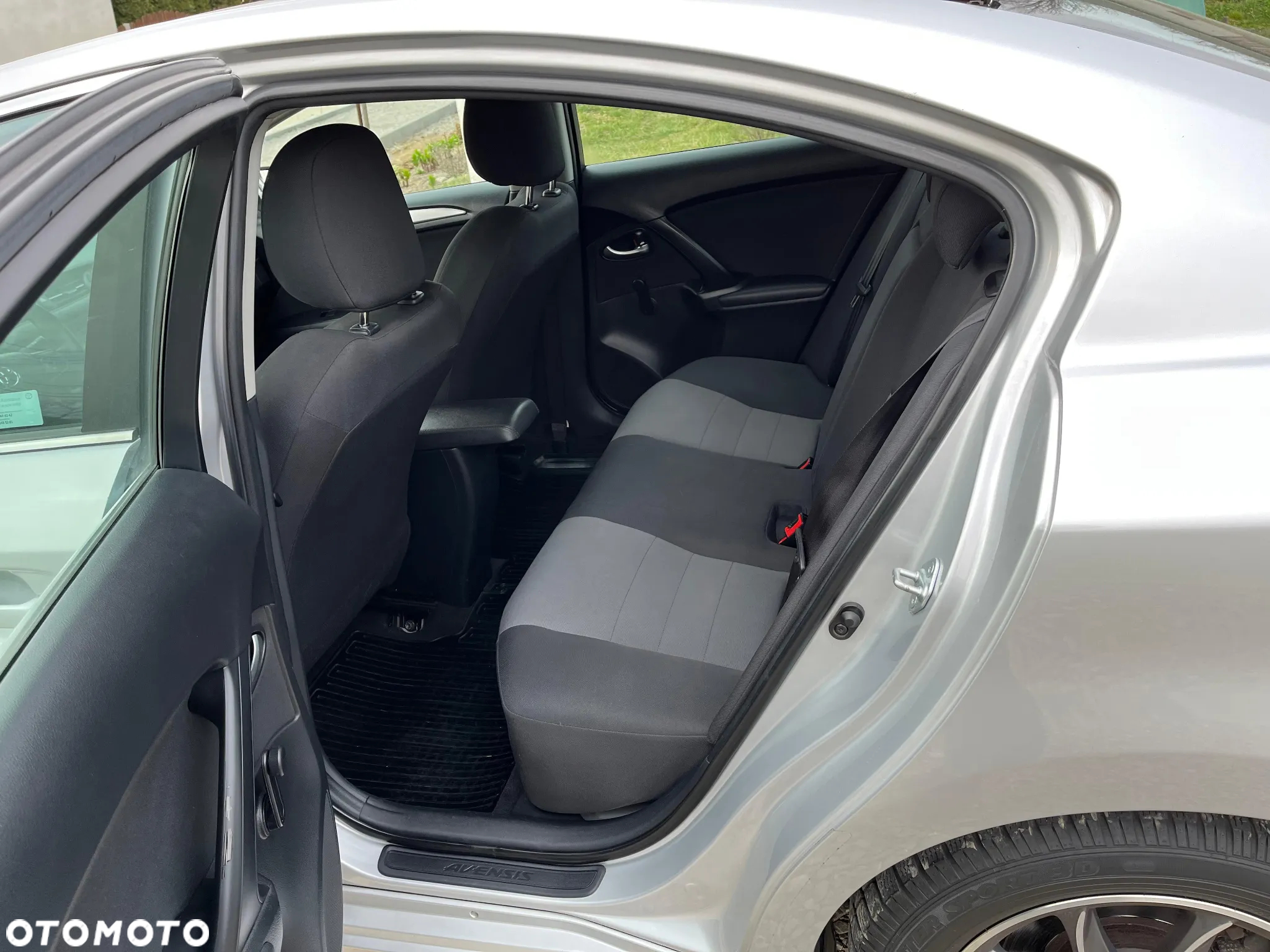 Toyota Avensis 1.8 Active - 18