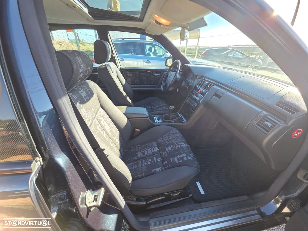 Mercedes-Benz E 250 TD Classic - 28
