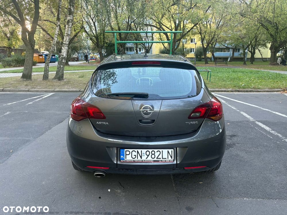 Opel Astra 2011 photo 4