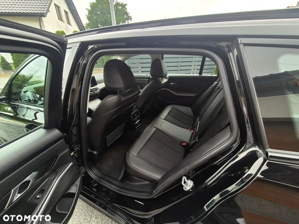 BMW Seria 3 318d MHEV M Sport - 10
