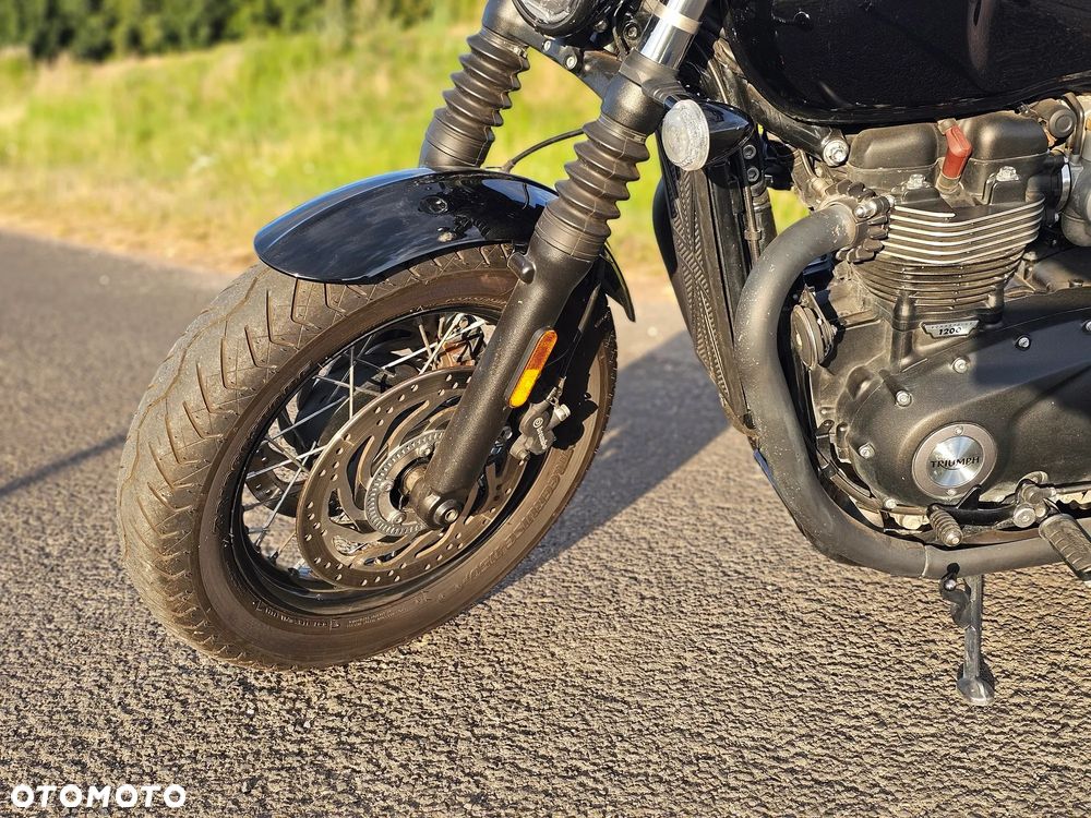 Triumph Bonneville Bobber - 15