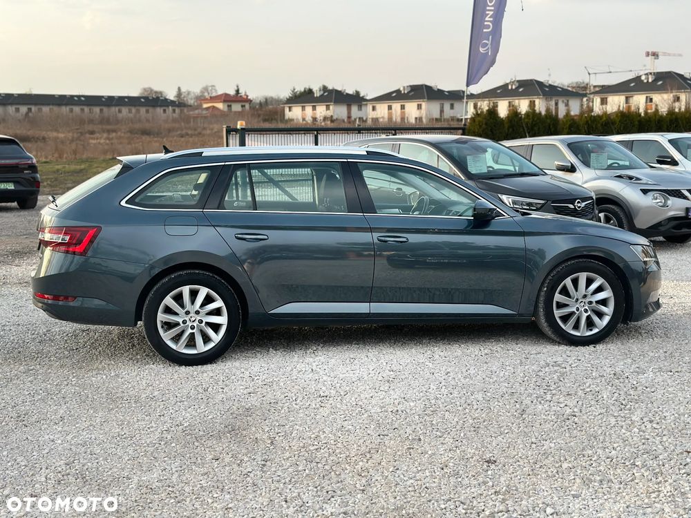 Skoda Superb 2.0 TDI SCR Style DSG - 9