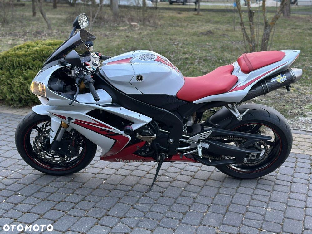 Yamaha R1 - 6