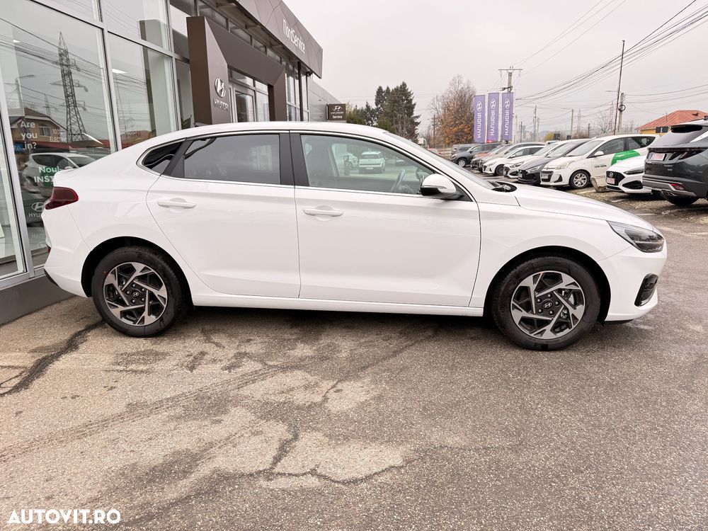 Hyundai i30 Fastback 1.5 T-GDI 140CP 7DCT MHEV Highway - 8