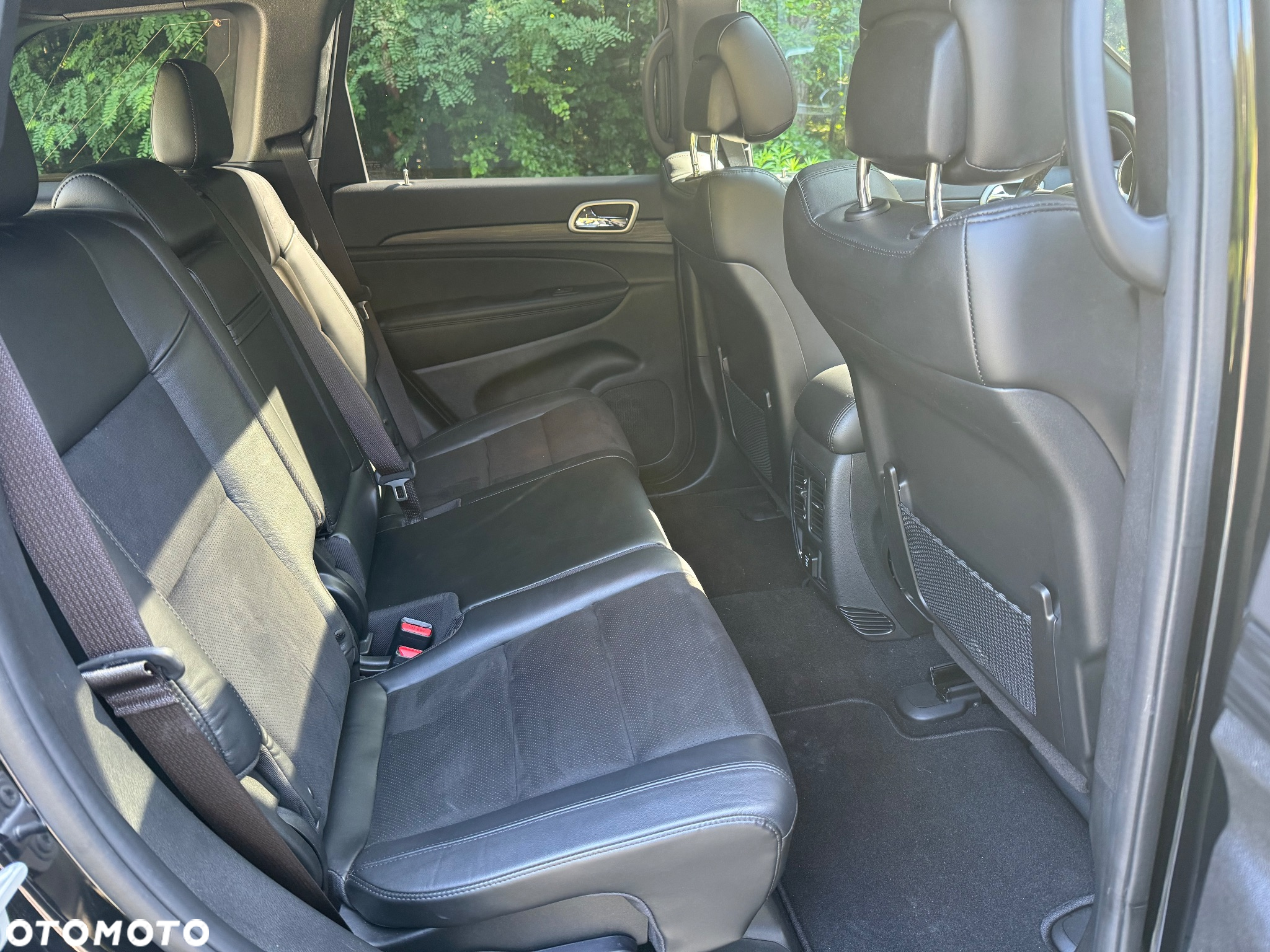 Jeep Grand Cherokee - 34