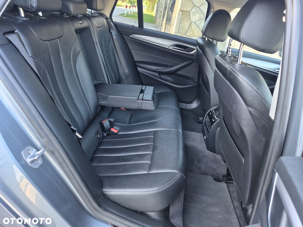 BMW Seria 5 520d Sport - 12