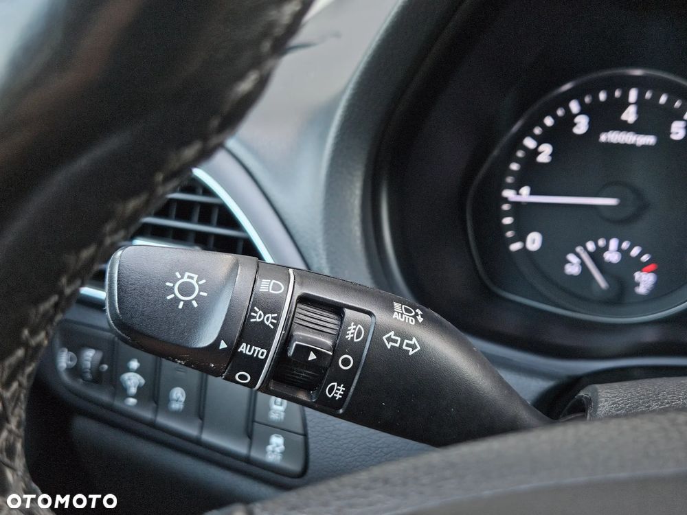 Hyundai i30 1.5 DPI Classic + - 11