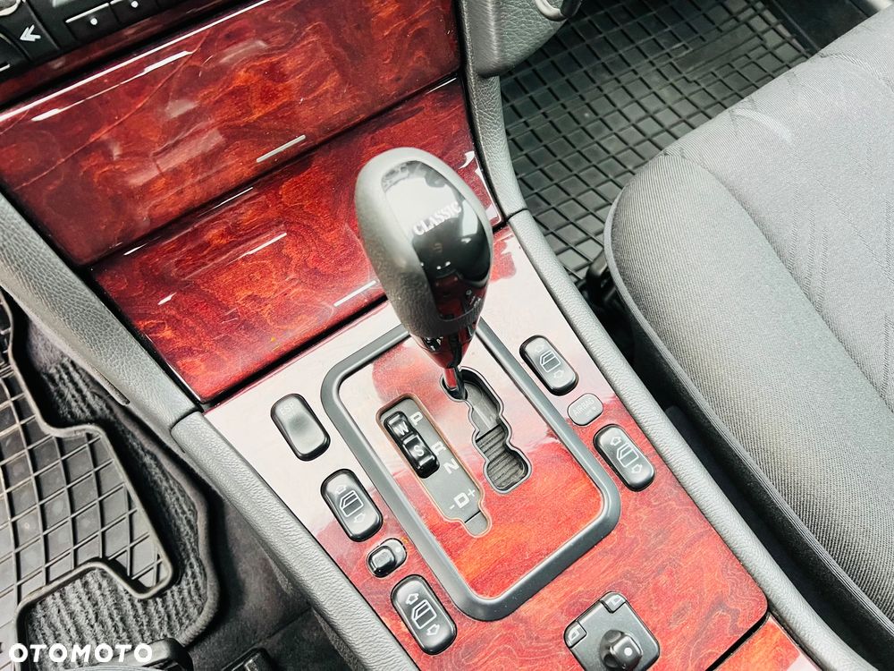 Mercedes-Benz Klasa E - 22