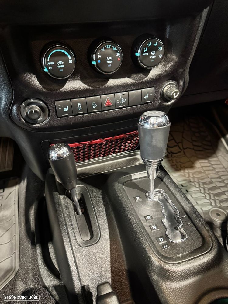 Jeep Wrangler - 32