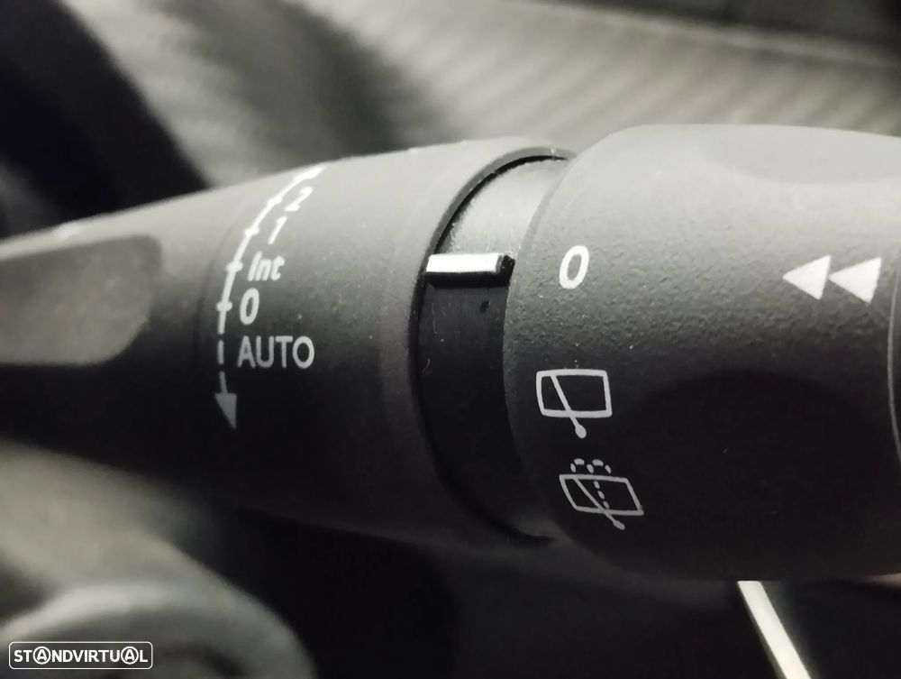 Peugeot 2008 1.2 Hybrid Allure e-DCS6 - 24