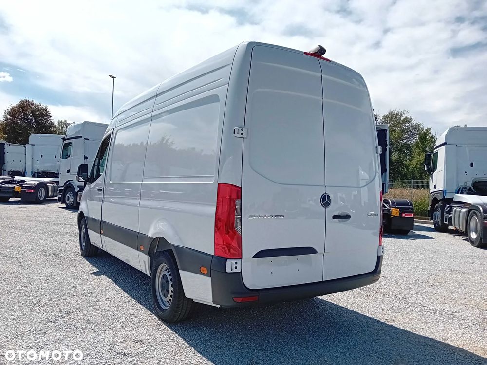Mercedes-Benz Sprinter - 7