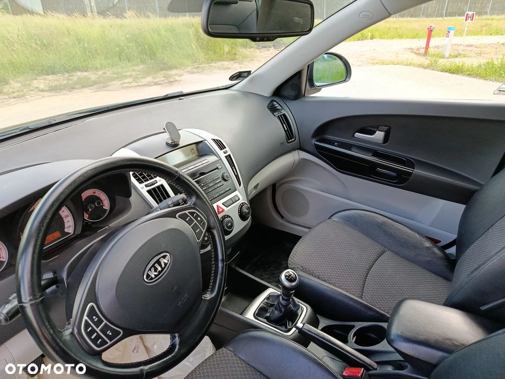 Kia Ceed - 21