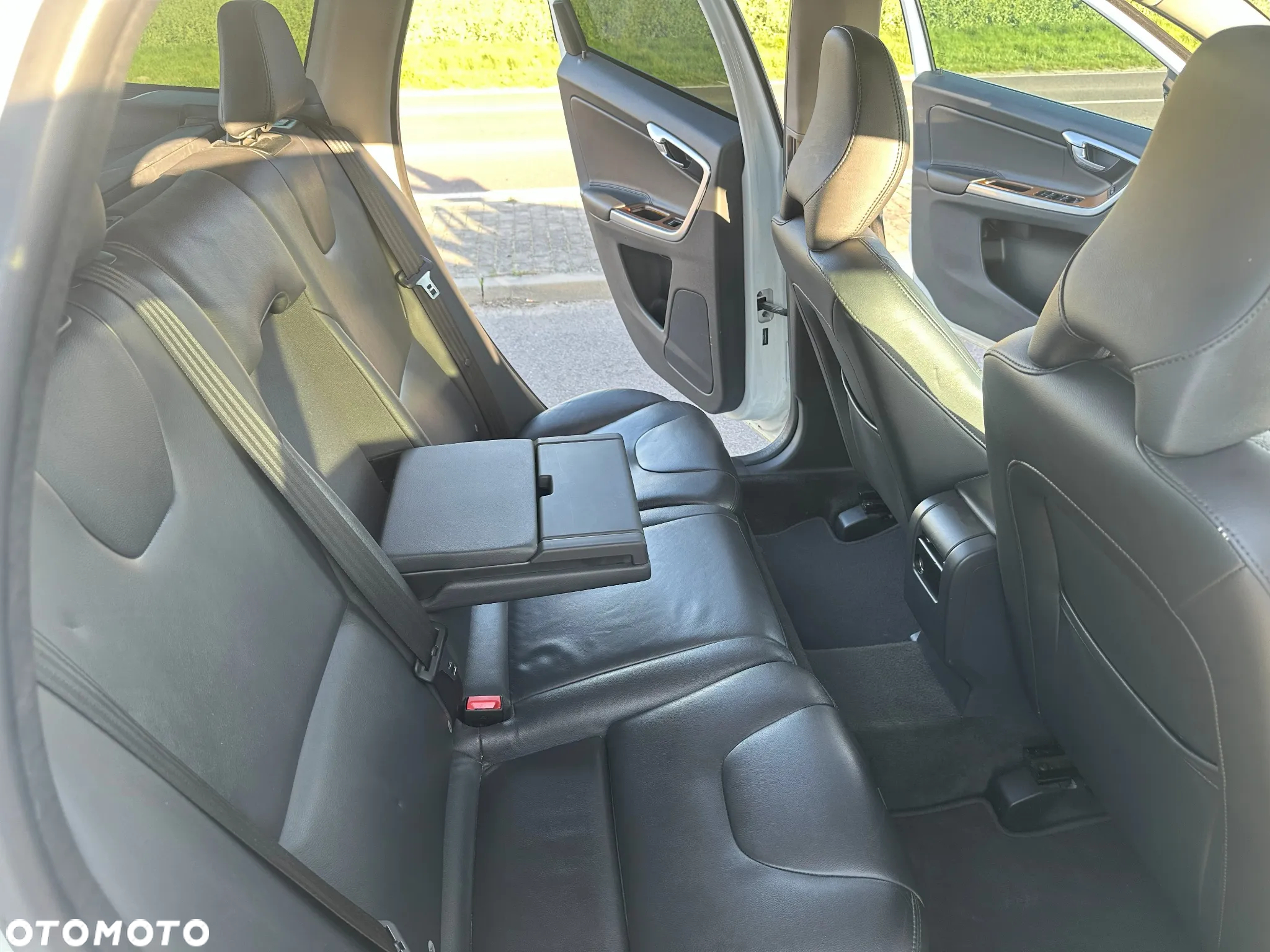 Volvo XC 60 T6 AWD Edition Pro - 23