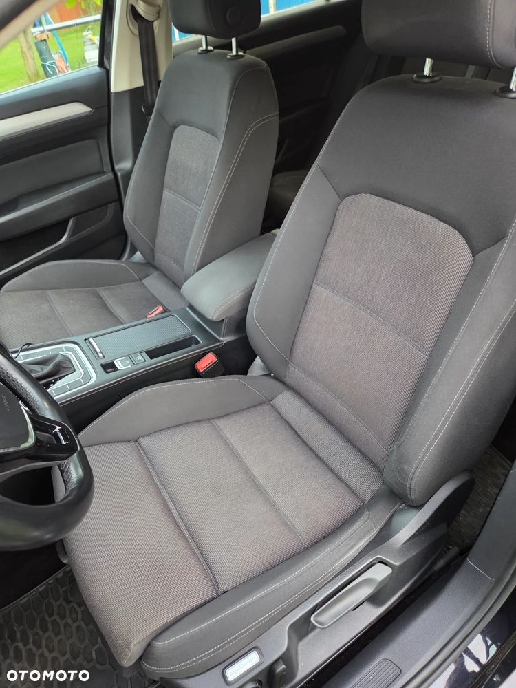 Volkswagen Passat 2.0 TDI SCR Trendline DSG - 9