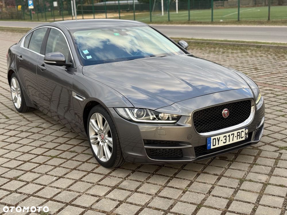 Jaguar XE 2.0 D AWD Prestige - 3