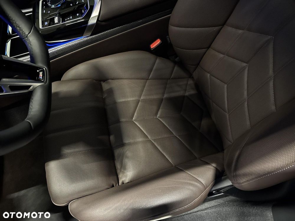 BMW i7 - 13