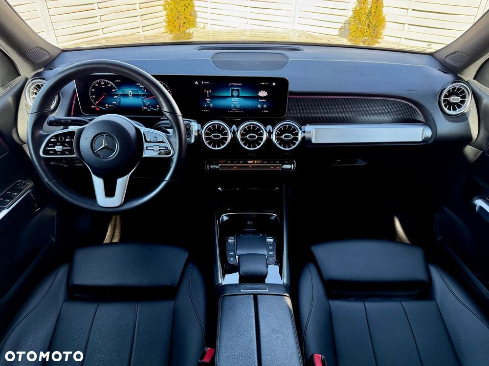 Mercedes-Benz GLB 250 4Matic 8G-DCT - 9