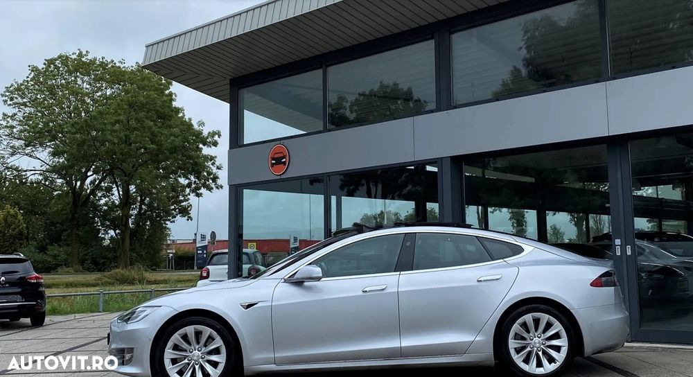 Tesla Model S - 6