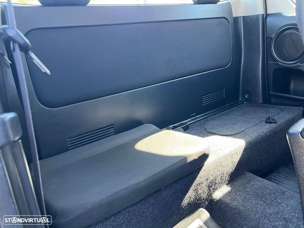Toyota Hilux 2.4 D-4D 2WD CE - 10