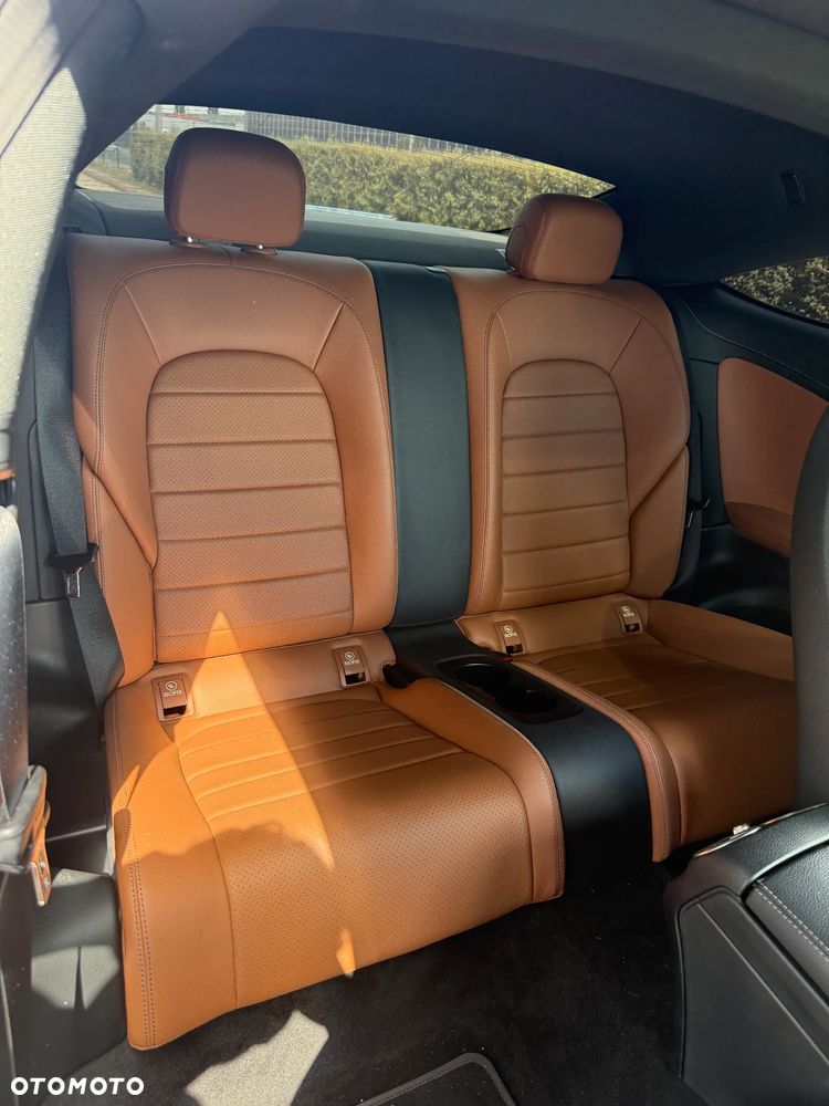 Mercedes-Benz Klasa C 300 9G-TRONIC AMG Line - 27