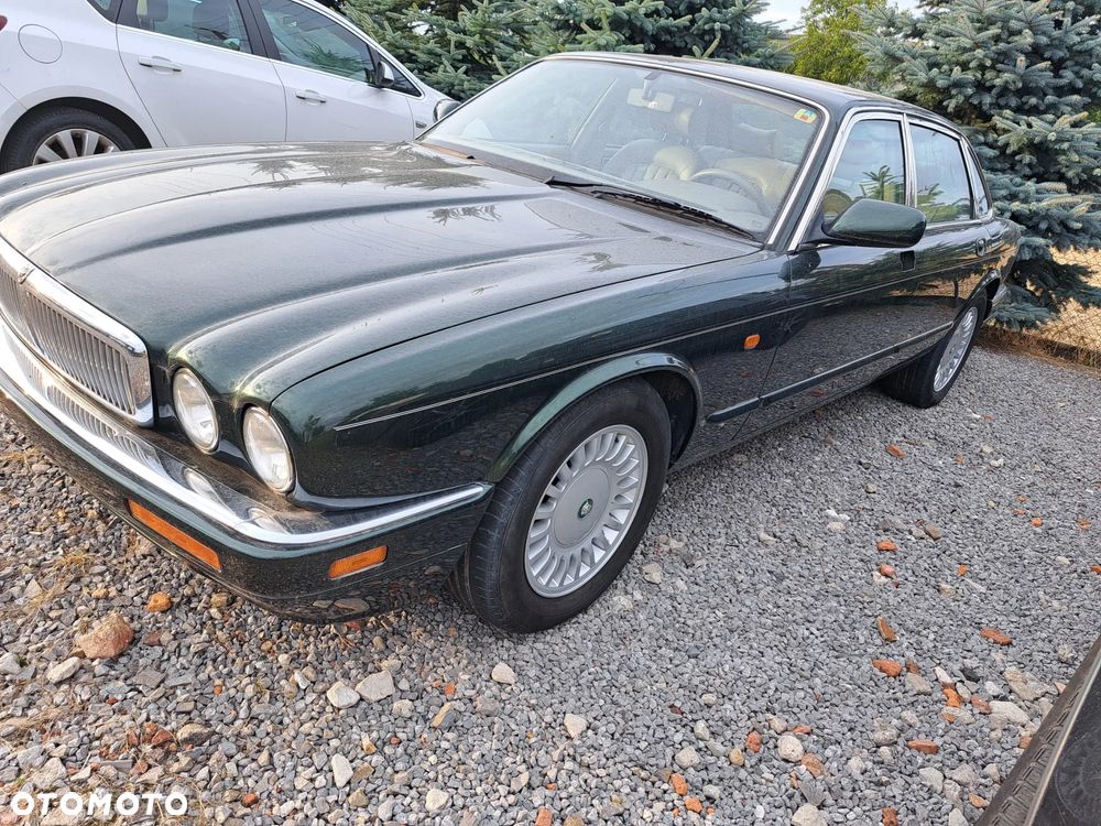 Jaguar XJ - 4