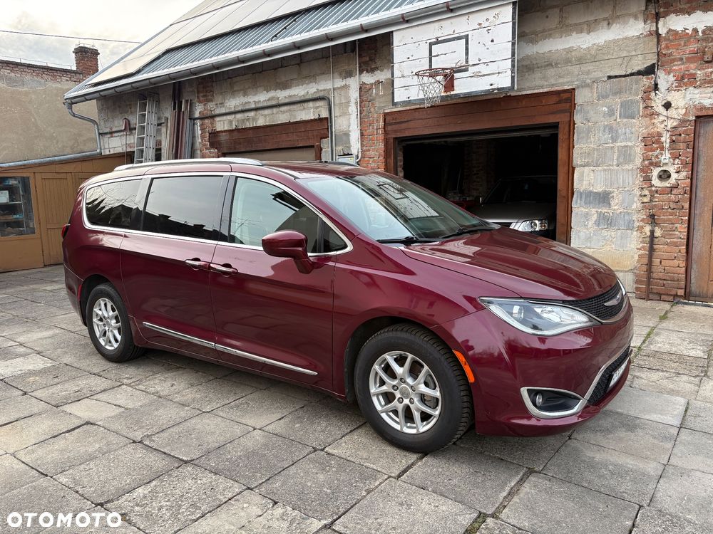 Chrysler Pacifica - 5