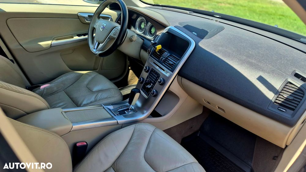 Volvo XC 60 D5 AWD Kinetic - 8