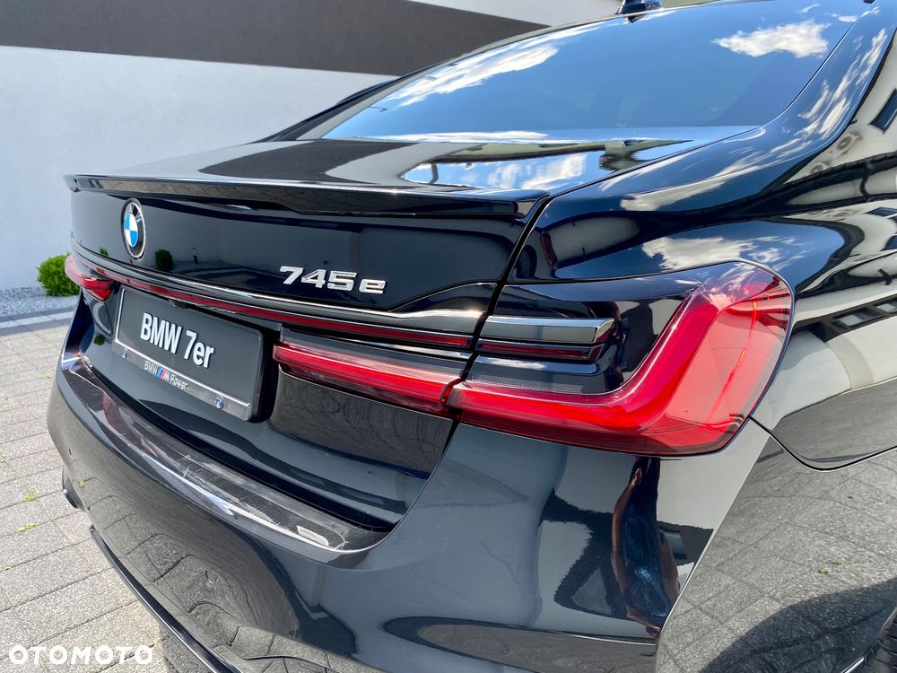 BMW Seria 7 745e sport - 17