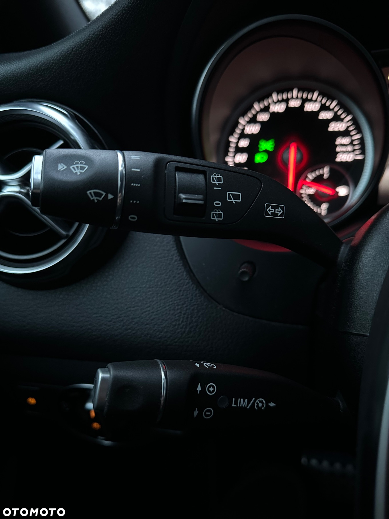 Mercedes-Benz GLA 200 7G-DCT AMG Line - 26