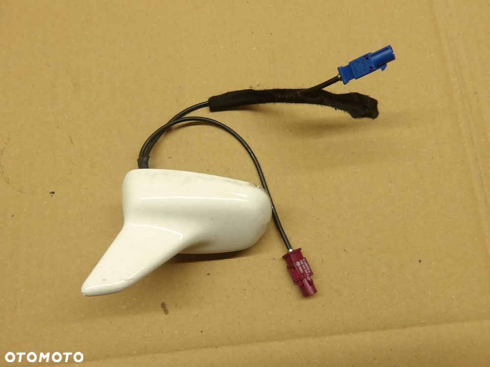 AUDI A4 B8 KOMBI 08-12 3.0TDI ANTENA DACHOWA 8K9035503E - 2