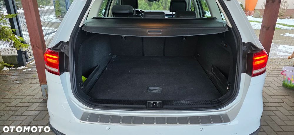 Volkswagen Passat Alltrack 2.0 TDI SCR DSG 4Motion - 9