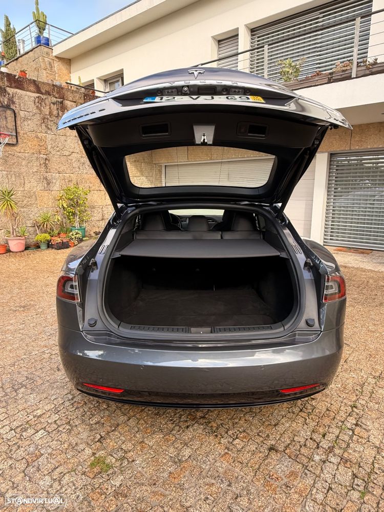 Tesla Model S - 9
