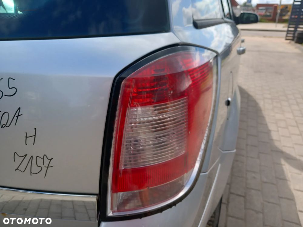 OPEL ASTRA H LAMPA PRAWA TYLNA PRAWY TYŁ LIFT KOMBI - 1