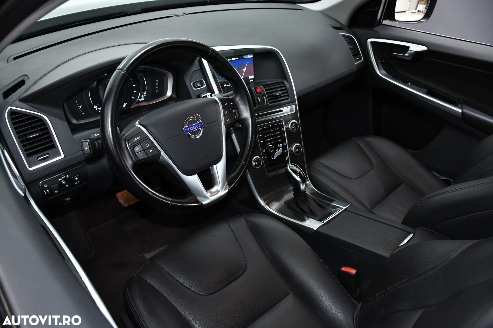 Volvo XC 60 D5 AWD Aut. Summum - 4